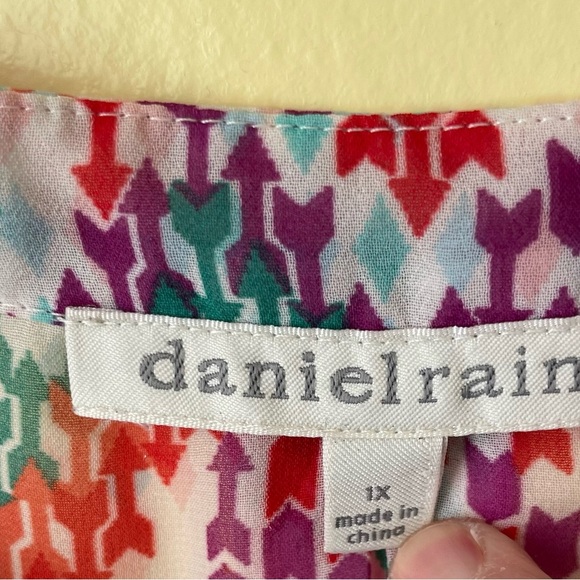 Daniel Rainn Women’s Size 1X multi colored sleeveless top - Picture 3 of 7